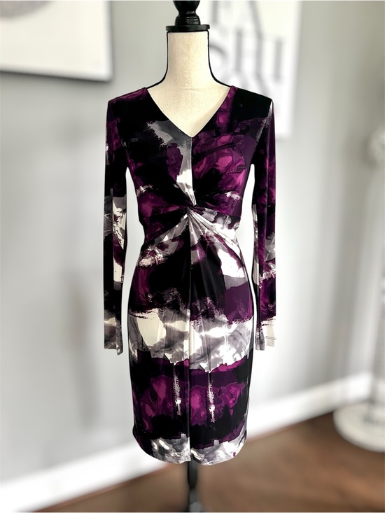 Donna Karan Dresses & Skirts - Donna Karan Printed Long Sleeve V-Neck Sheath Dress